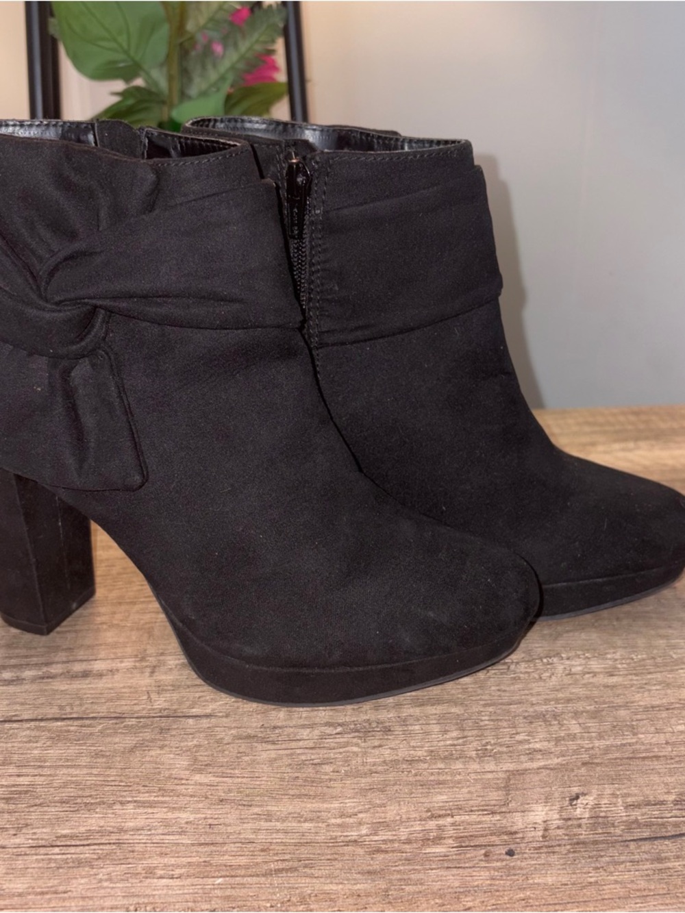 Lauren Conrad Womens Size 9 Black Suede Ankle Booties with Block Heel